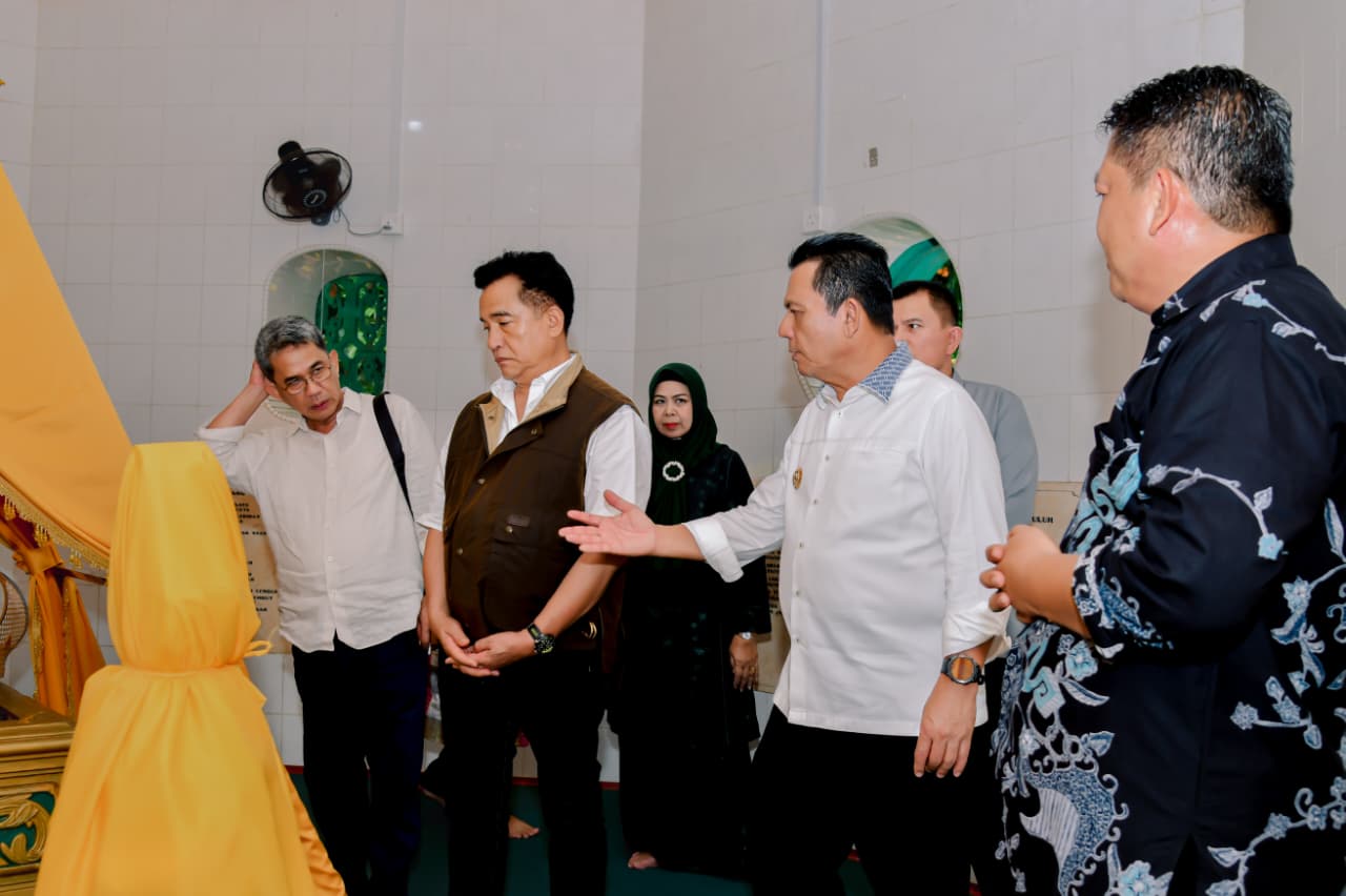Menko Hukum dan HAM Yusril Ihza Mahendra Telusuri Jejak Leluhur di Pulau Penyengat