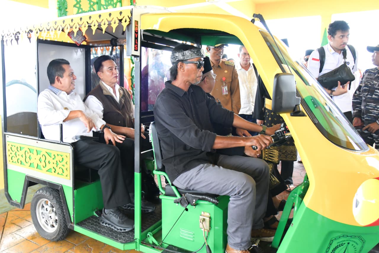 Menko Hukum dan HAM Yusril Ihza Mahendra Telusuri Jejak Leluhur di Pulau Penyengat