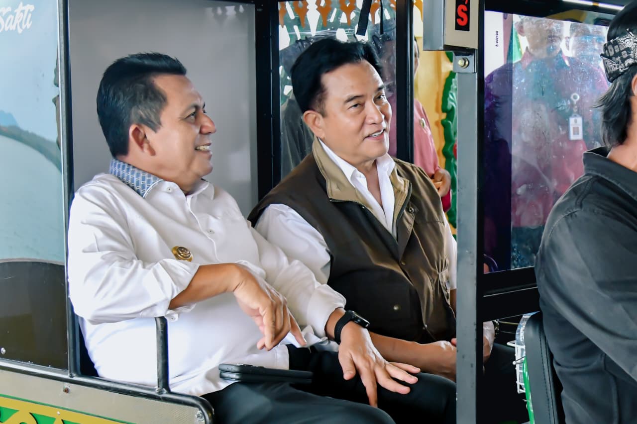 Menko Hukum dan HAM Yusril Ihza Mahendra Telusuri Jejak Leluhur di Pulau Penyengat