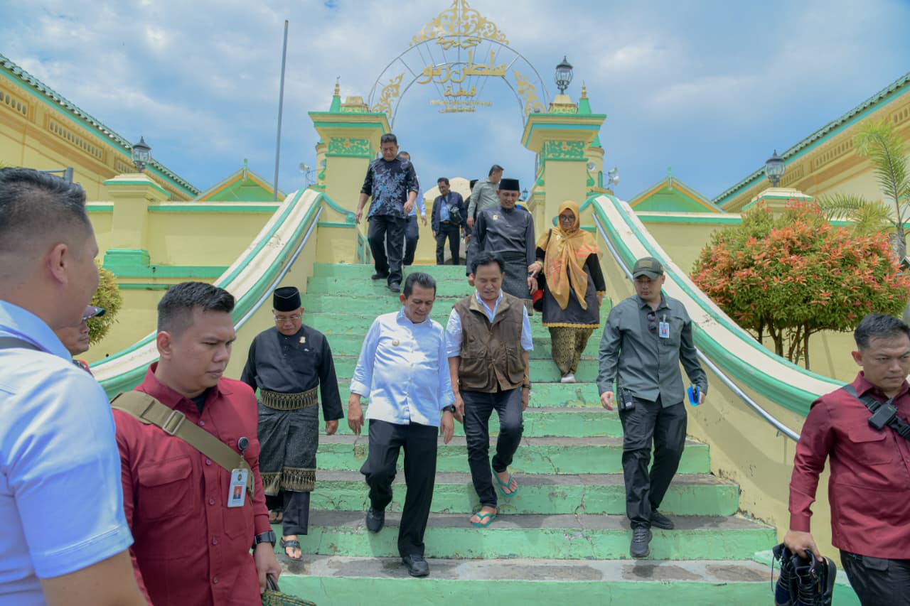 Menko Hukum dan HAM Yusril Ihza Mahendra Telusuri Jejak Leluhur di Pulau Penyengat